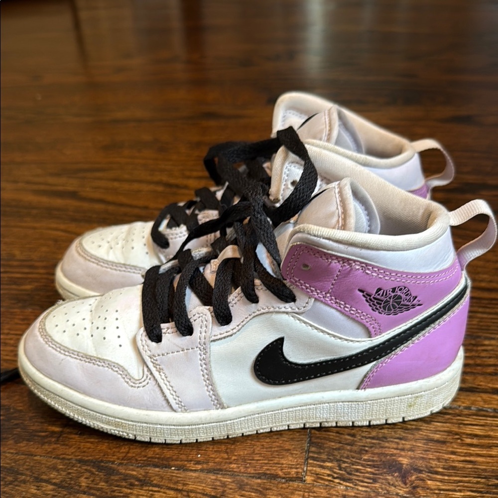 Jordan Nike Air 1 Pre School Shoes Barley Grape/Black-White DQ8424-501. Used
